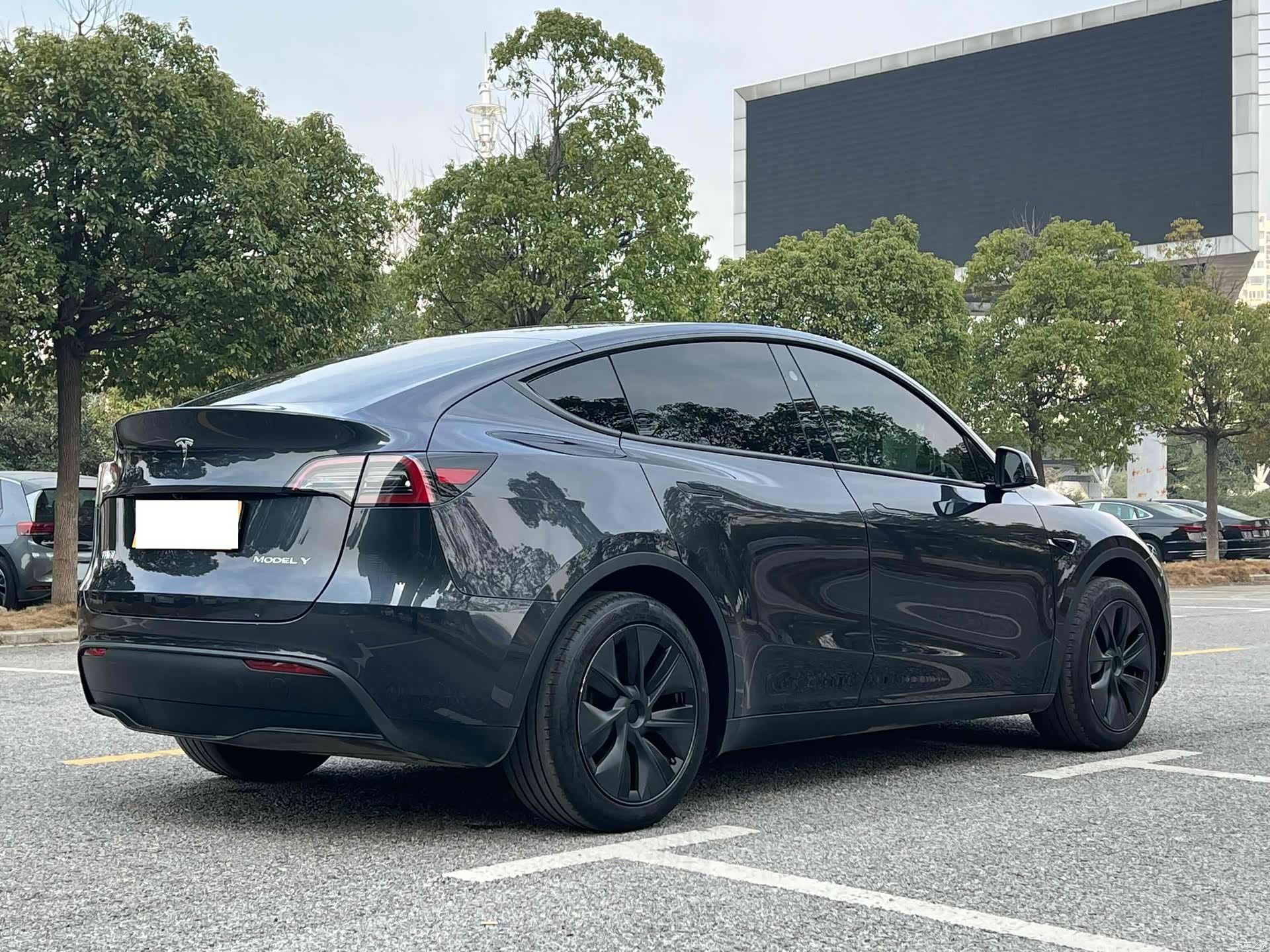 Tesla Model Y, 2024 9