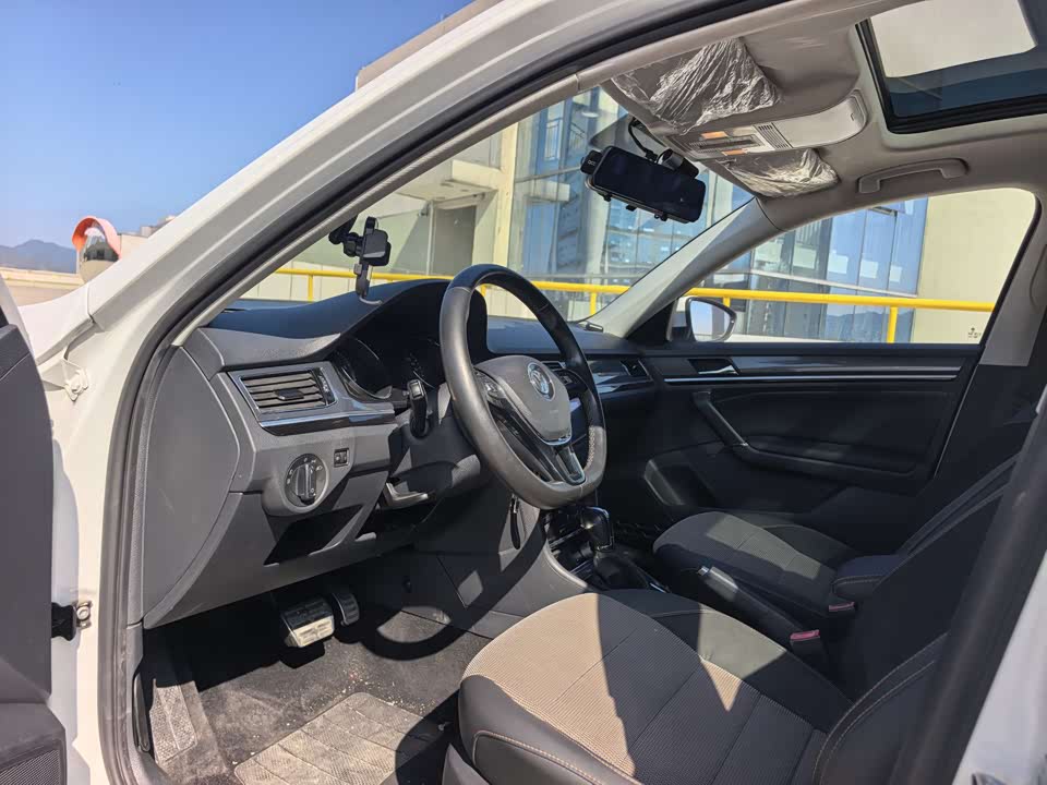 Volkswagen C-TREK Wei Collar