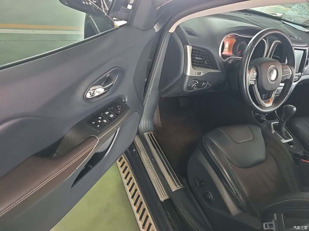 Jeep Cherokee, 2015 16