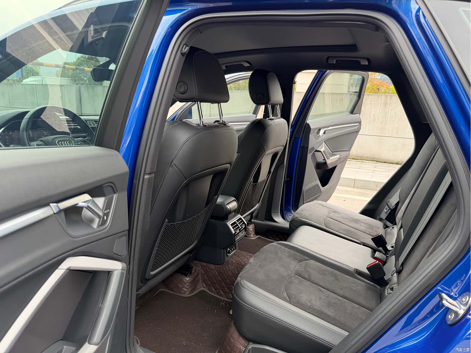 Audi Q3, 2022 11