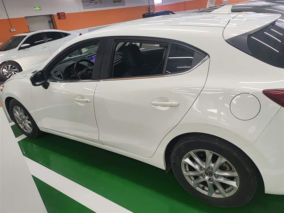 Mazda 3 Angkesaila