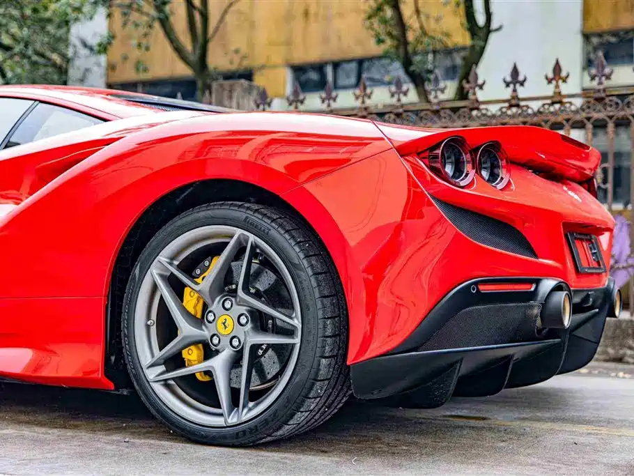 Ferrari F8