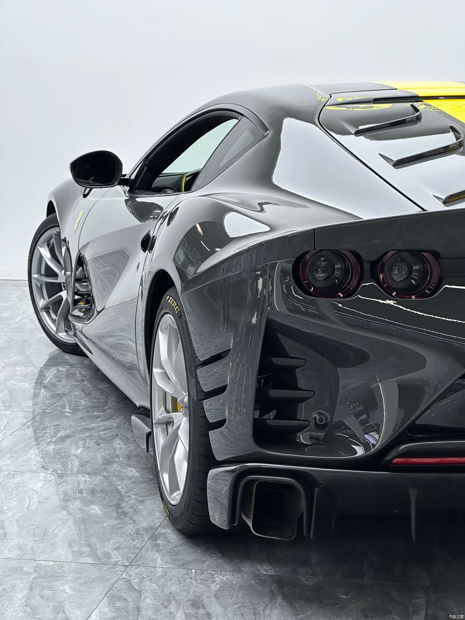 Ferrari 812, 2023 40