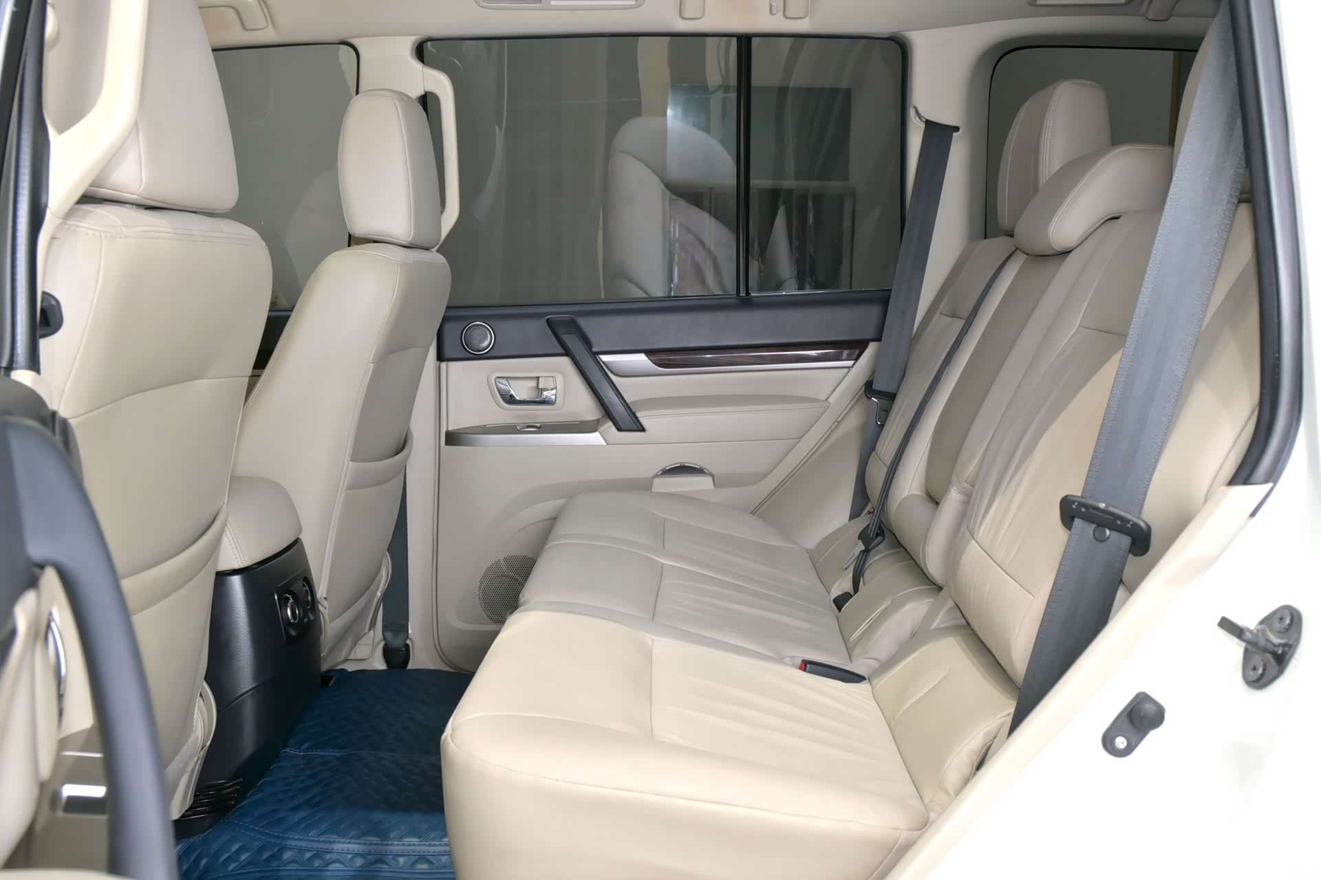 Mitsubishi Pajero, 2019 10
