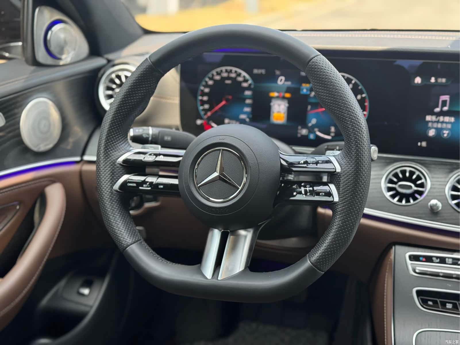 Mercedes-Benz E-Class, 2023 21