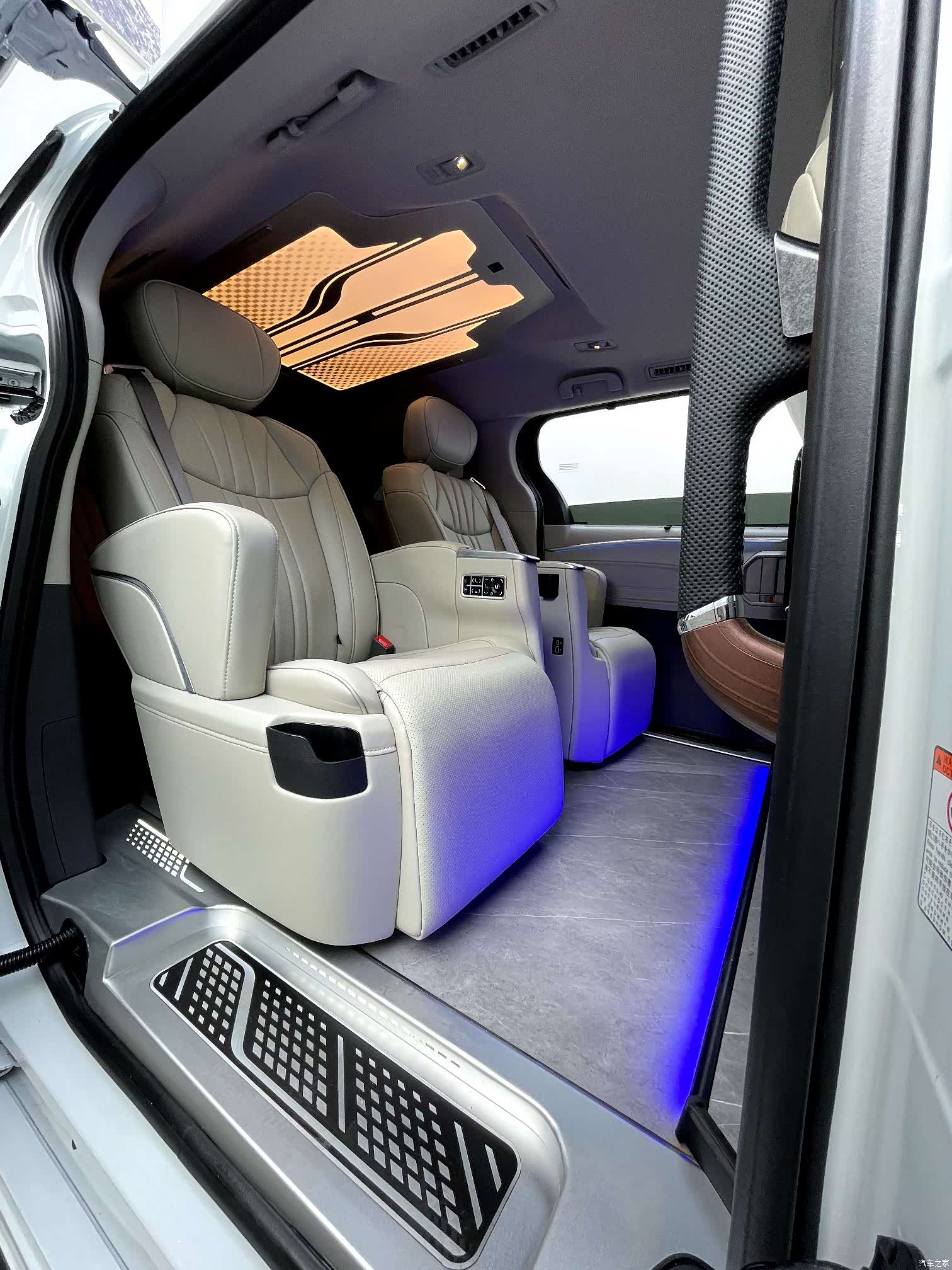 Toyota Granvia, 2025 25
