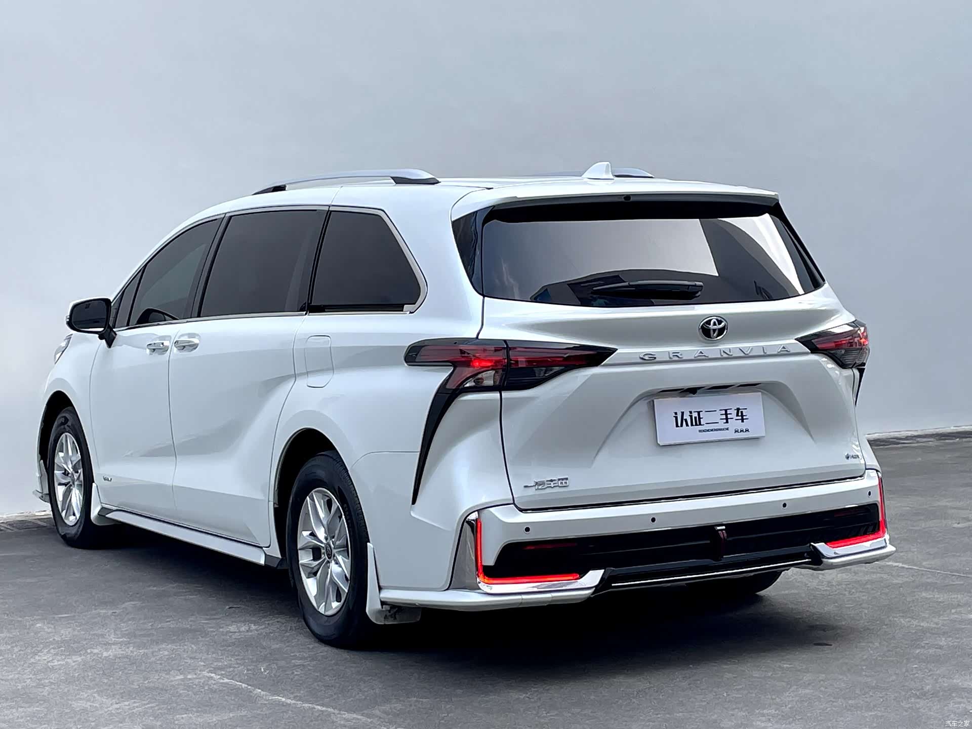 Toyota Granvia, 2025 35