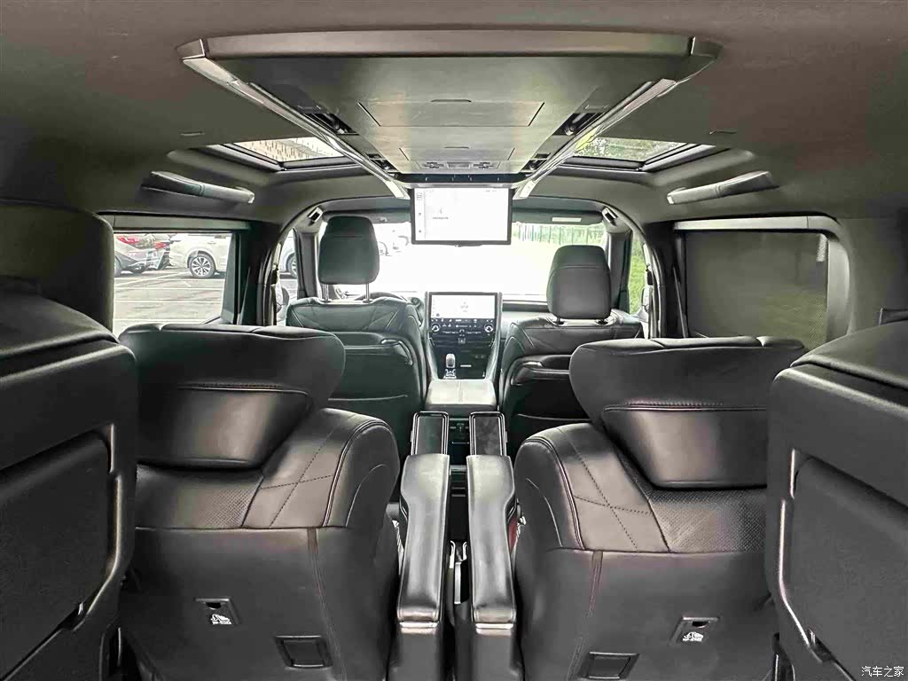 Toyota Vellfire, 2024 10