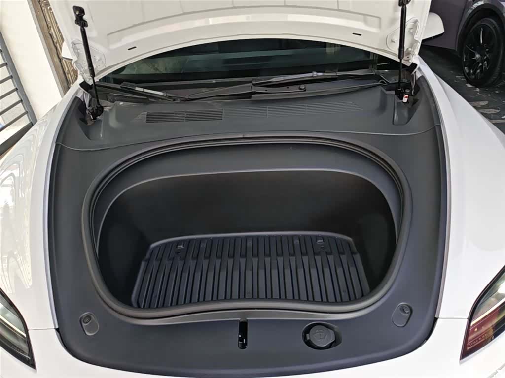 Tesla Model 3, 2025 20