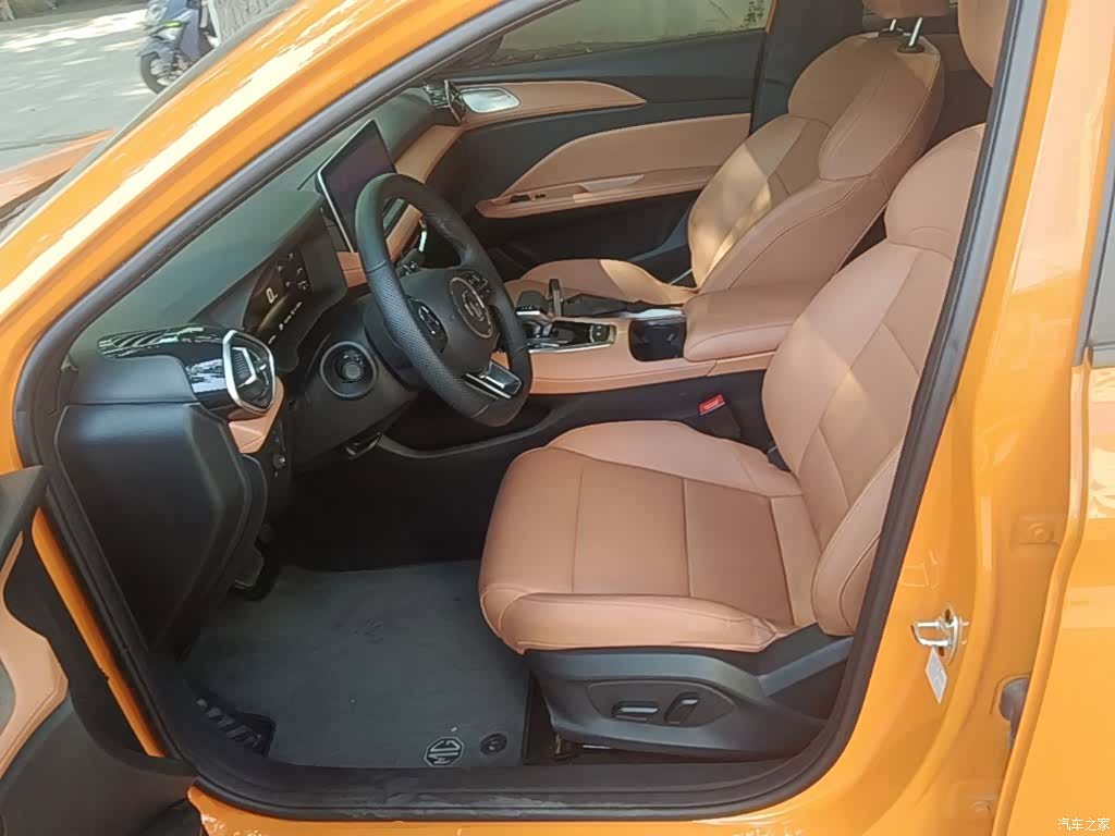 MG MG5, 2025 15