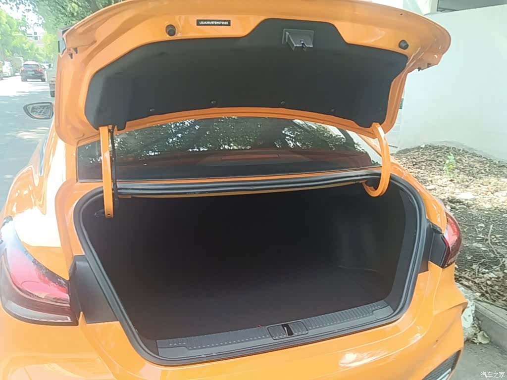 MG MG5, 2025 19