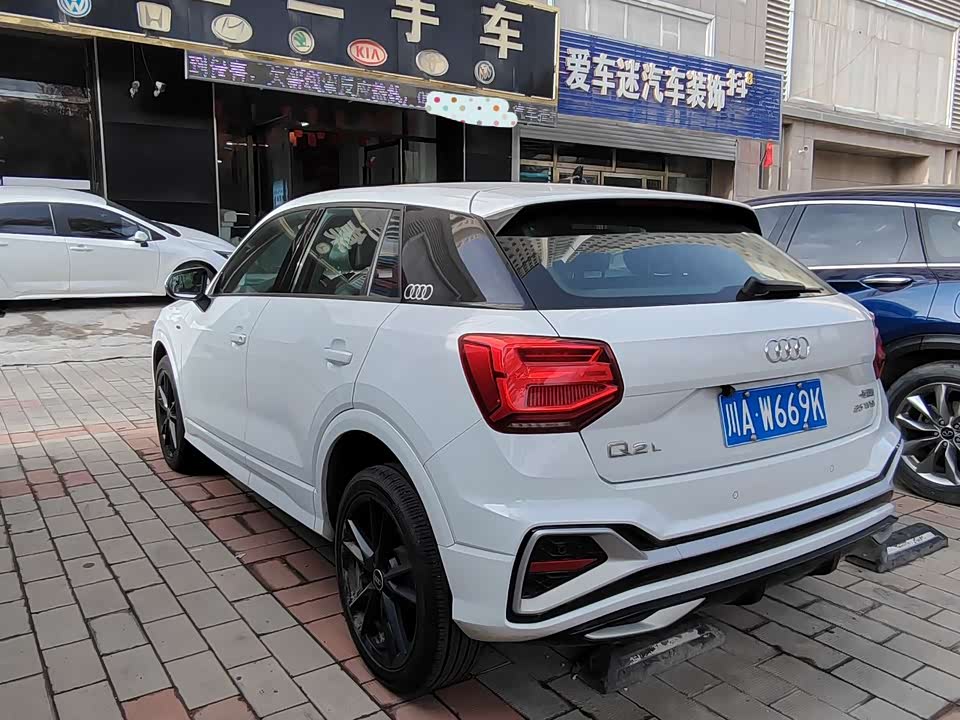 Audi Q2L