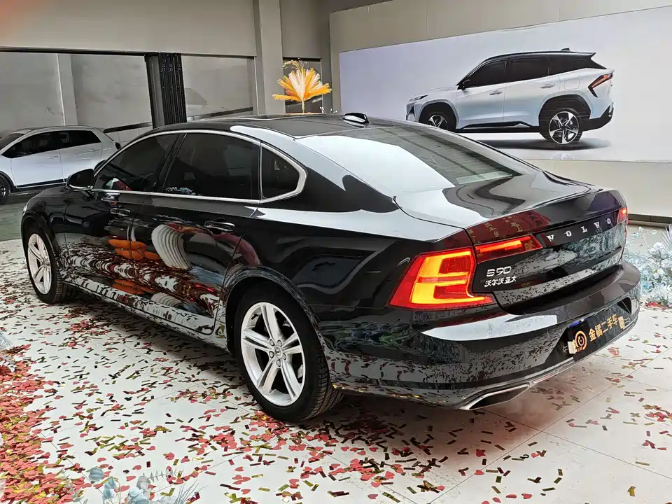 Volvo S90