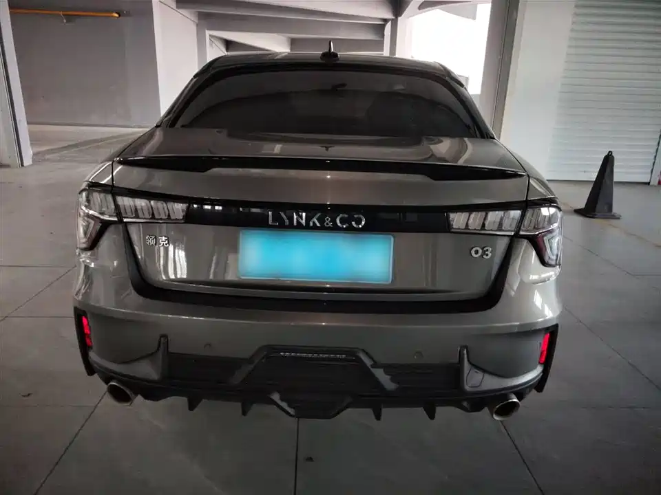 Lynk & Co 03