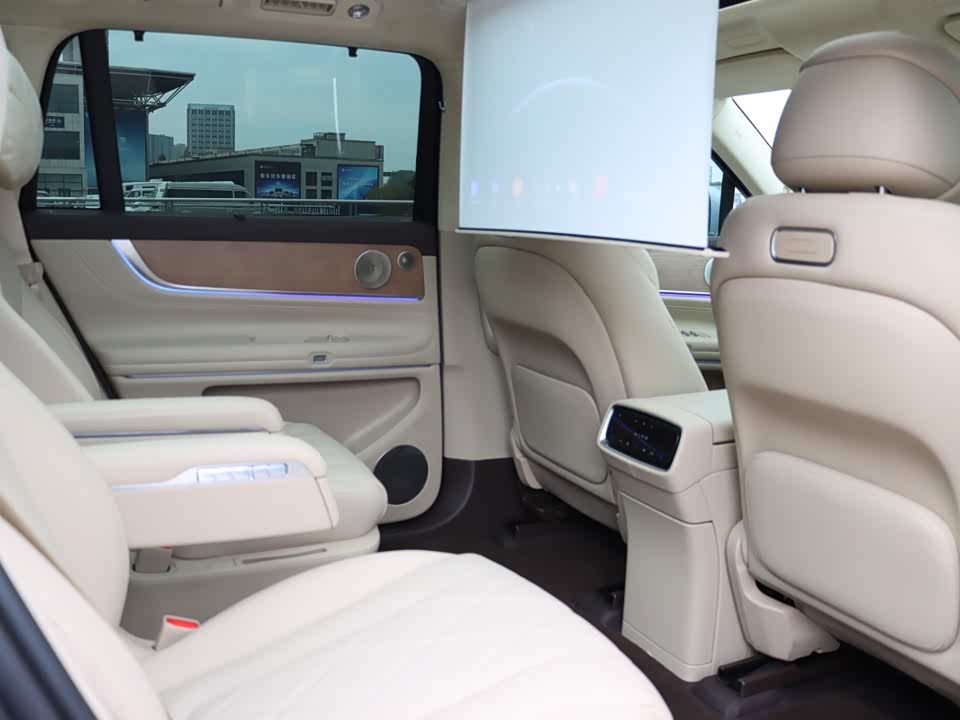 AITO Ask the world M9