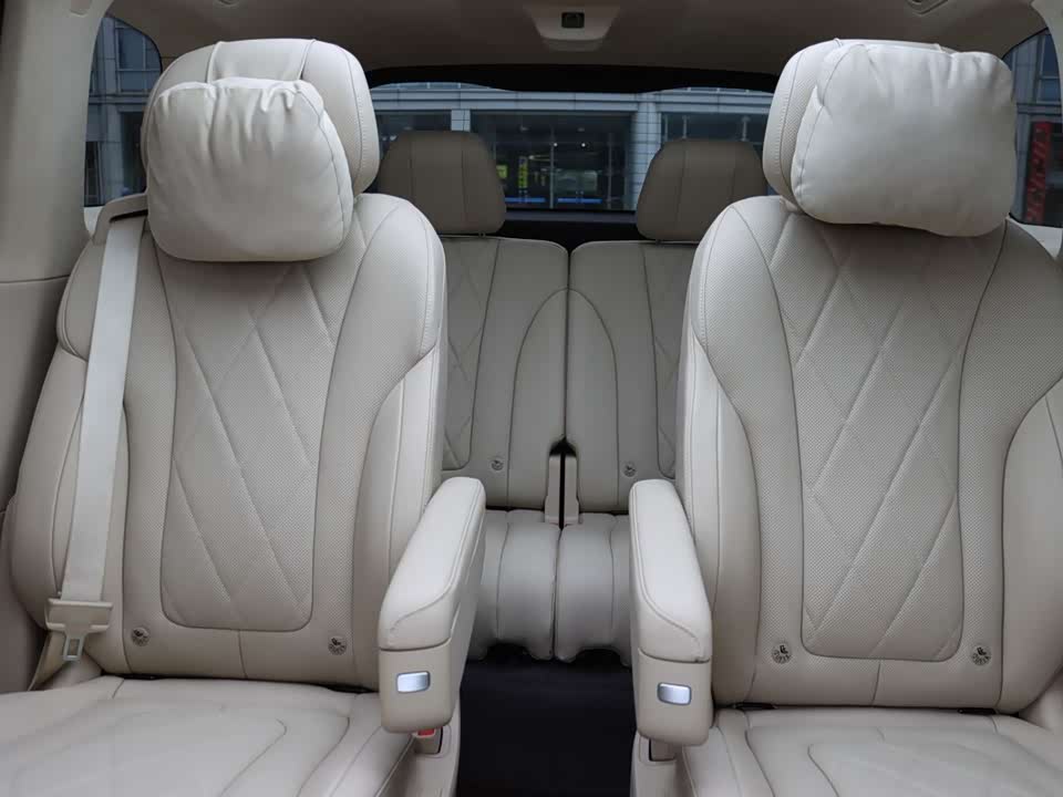 AITO Ask the world M9