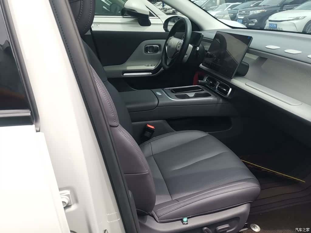 Leapmotor B01, 2025 25