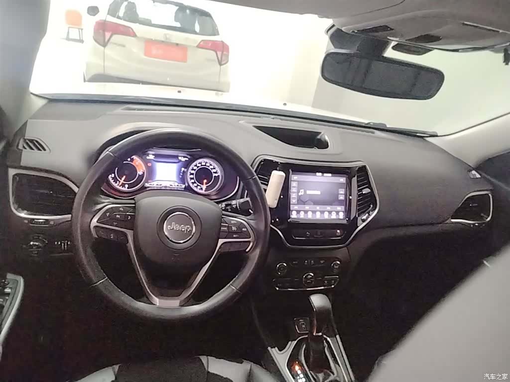Jeep Cherokee, 2019 9