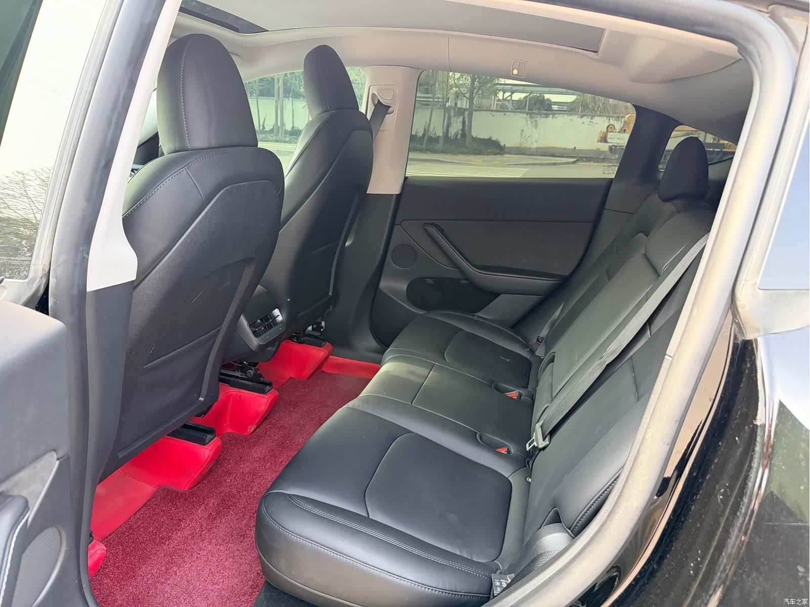 Tesla Model Y, 2024 6