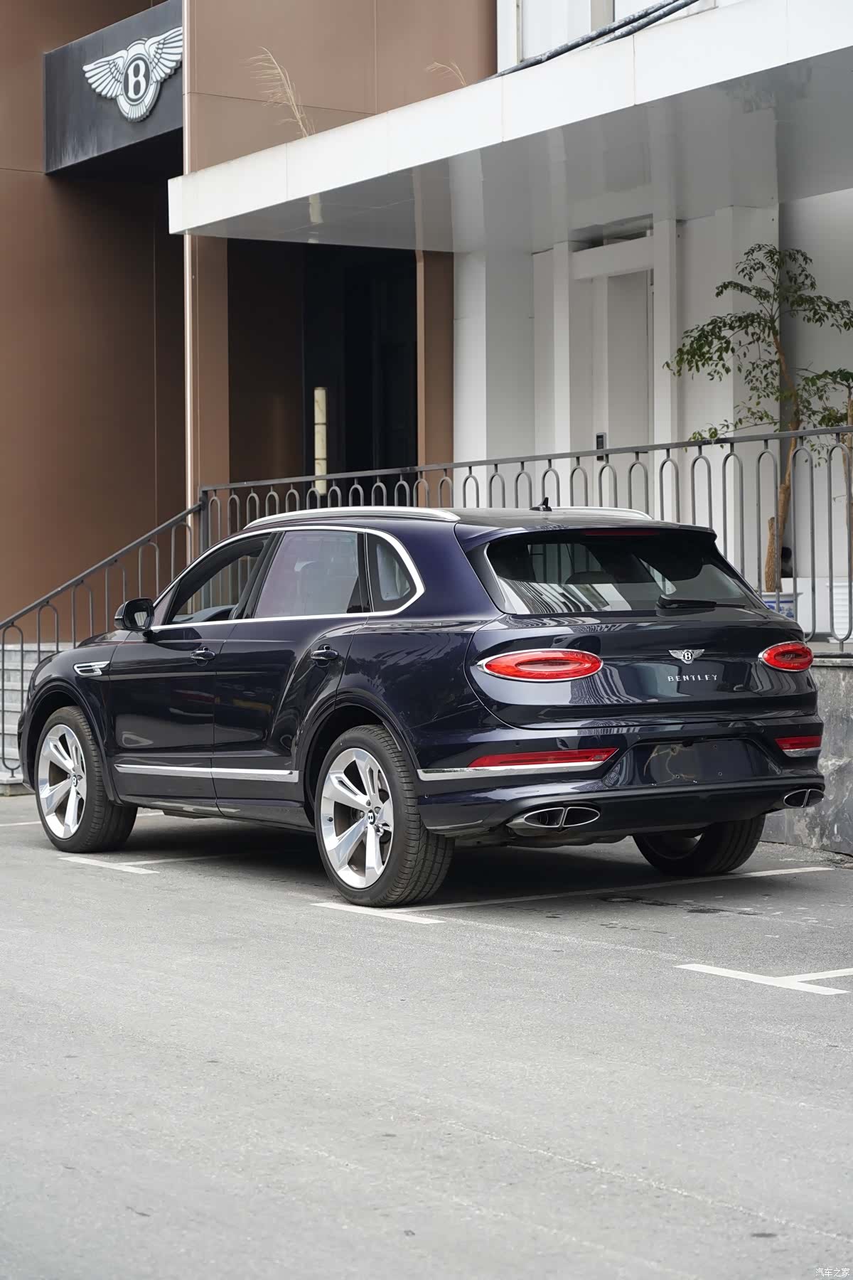 Bentley Bentayga, 2024 6