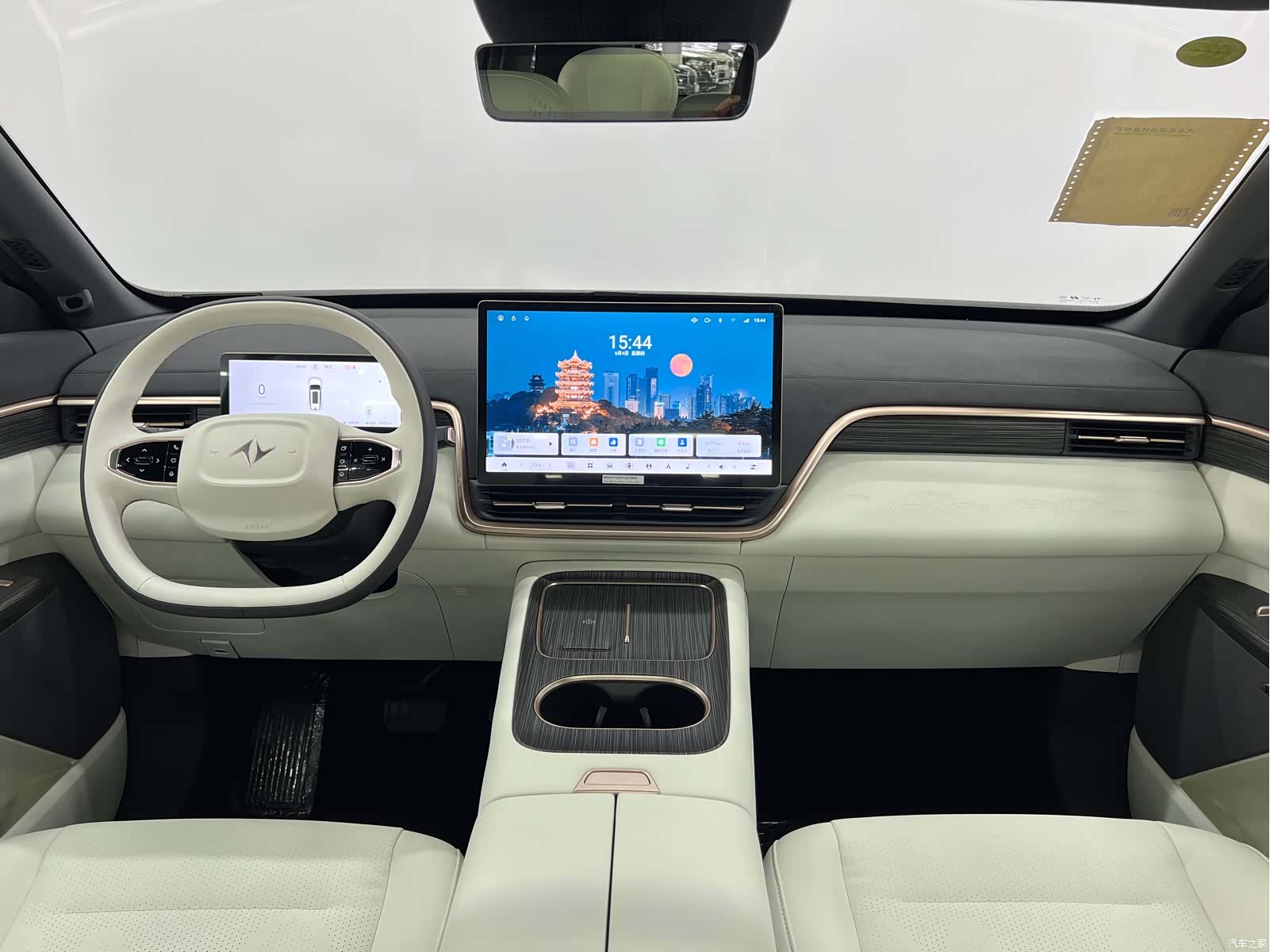 DongFeng eπ008, 2025 8