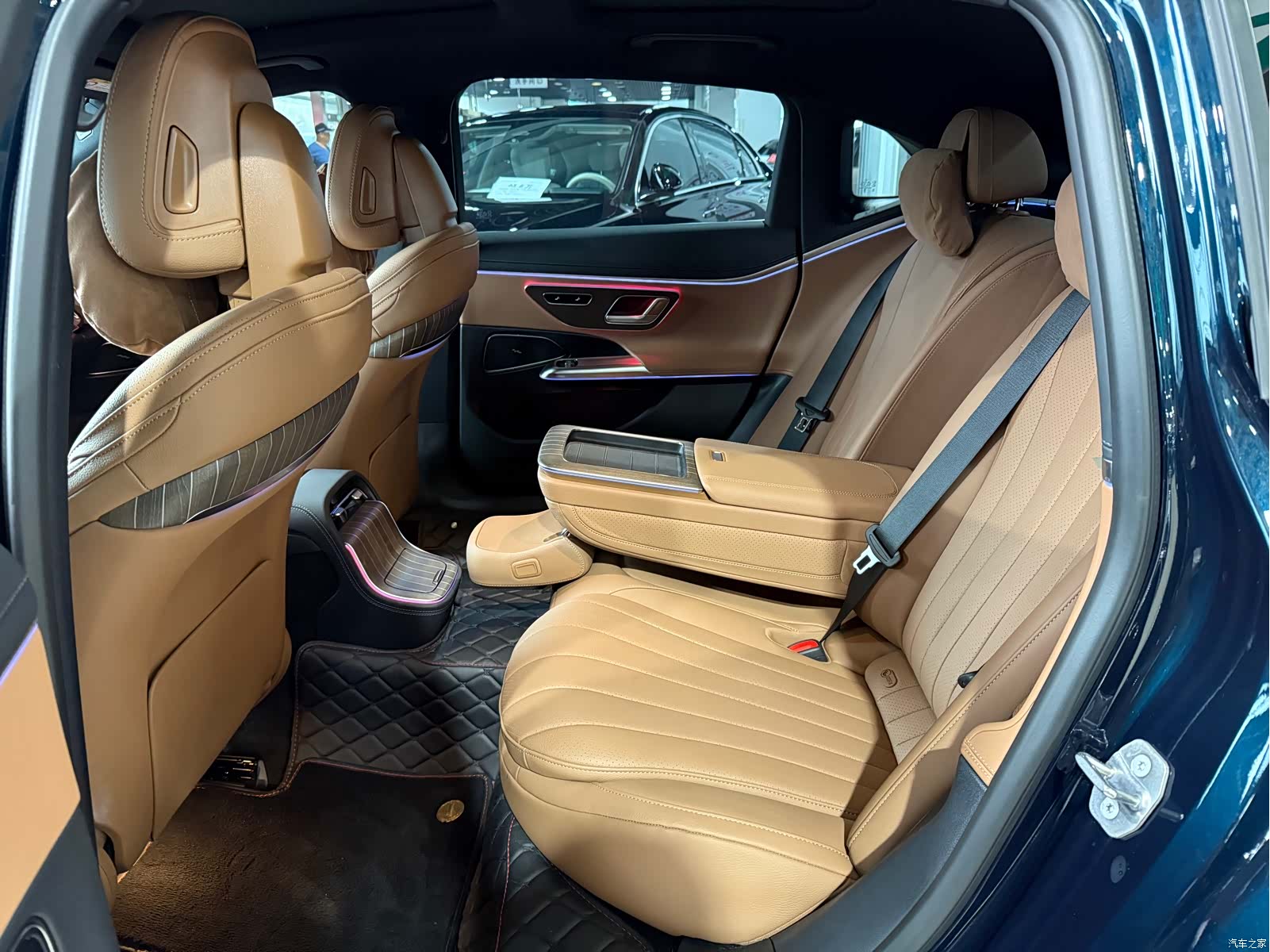 Mercedes-Benz E-Class, 2024 6