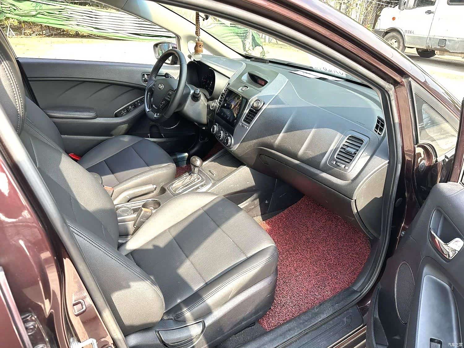 Kia K3, 2015 4