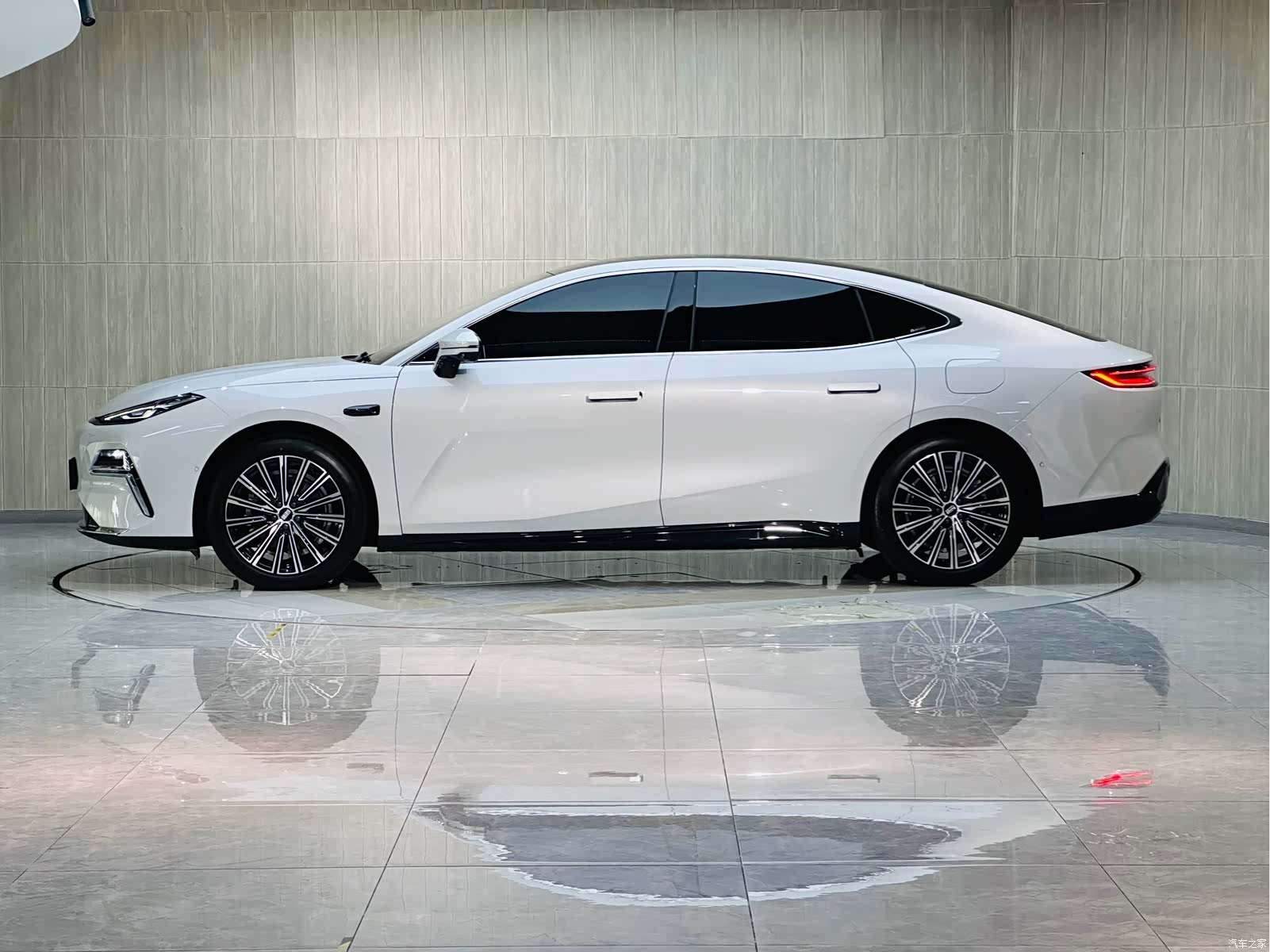 Geely 8, 2025 4