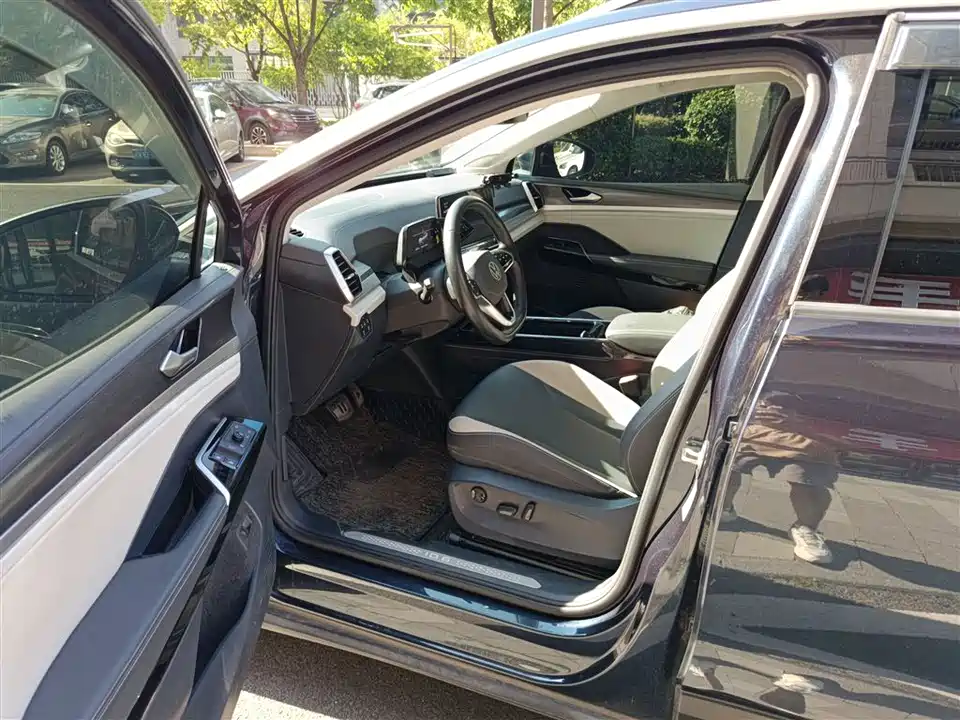 Volkswagen ID.6 CROZZ