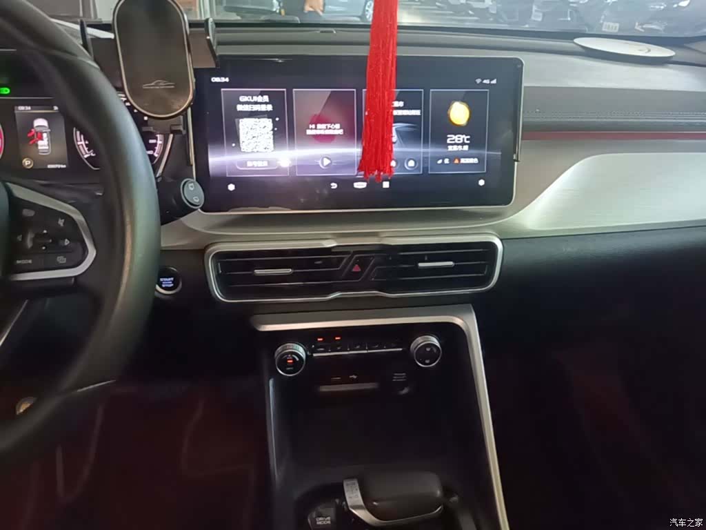 Geely Coolray, 2022 13