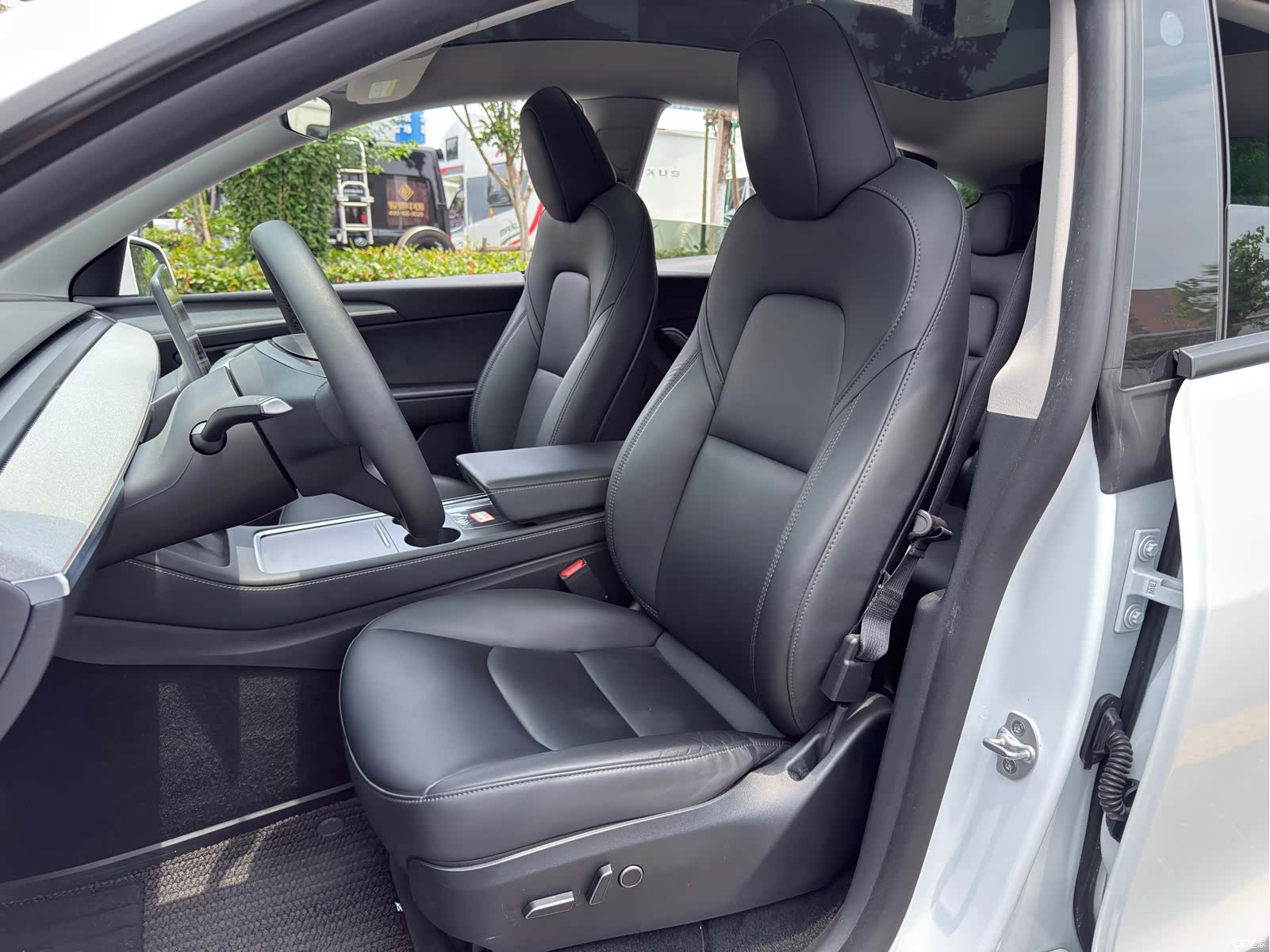 Tesla Model Y, 2024 10
