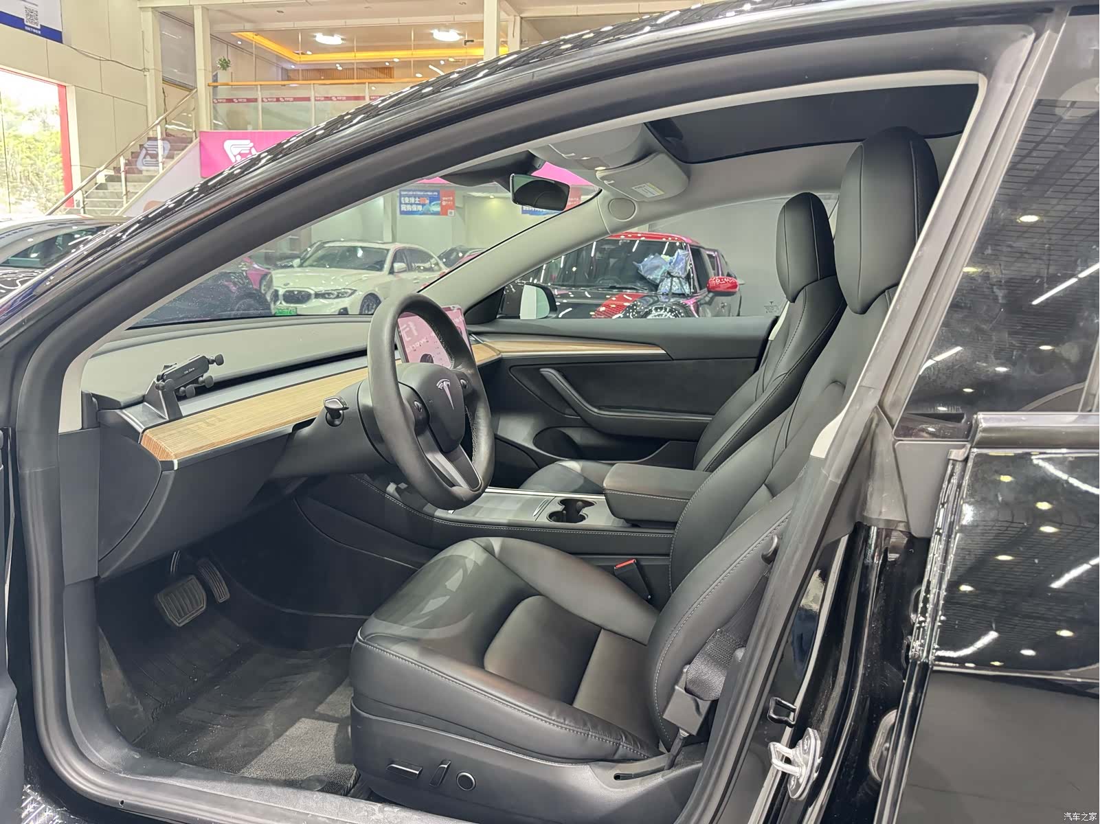 Tesla Model 3, 2023 16