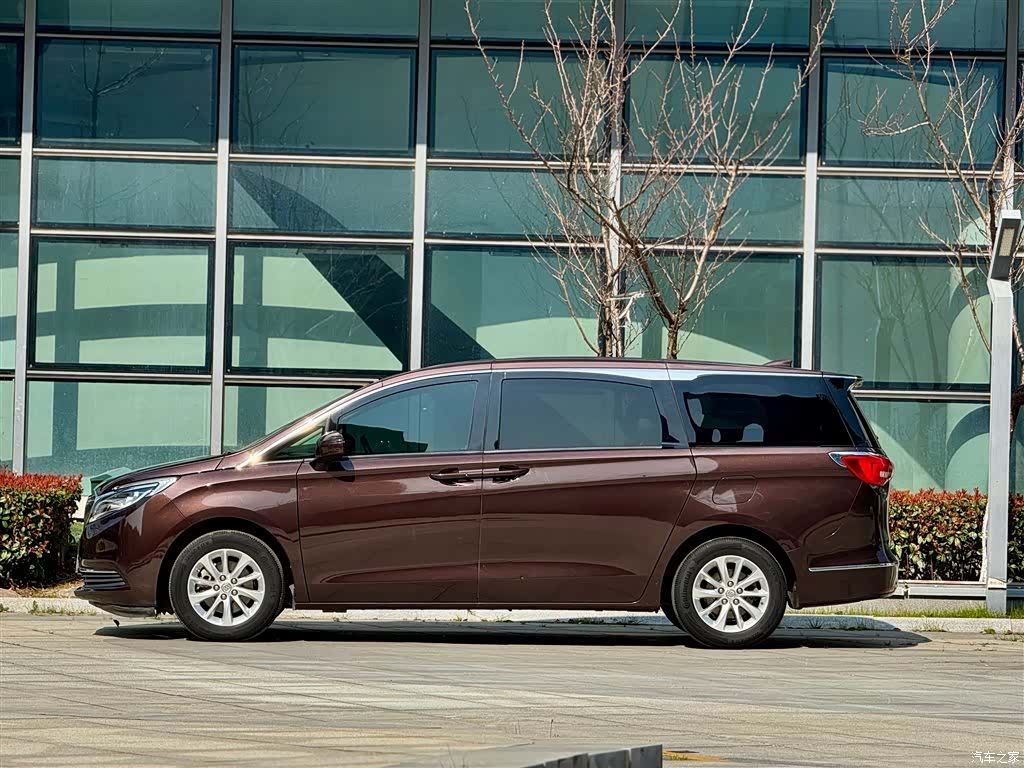 Buick GL8, 2018 3