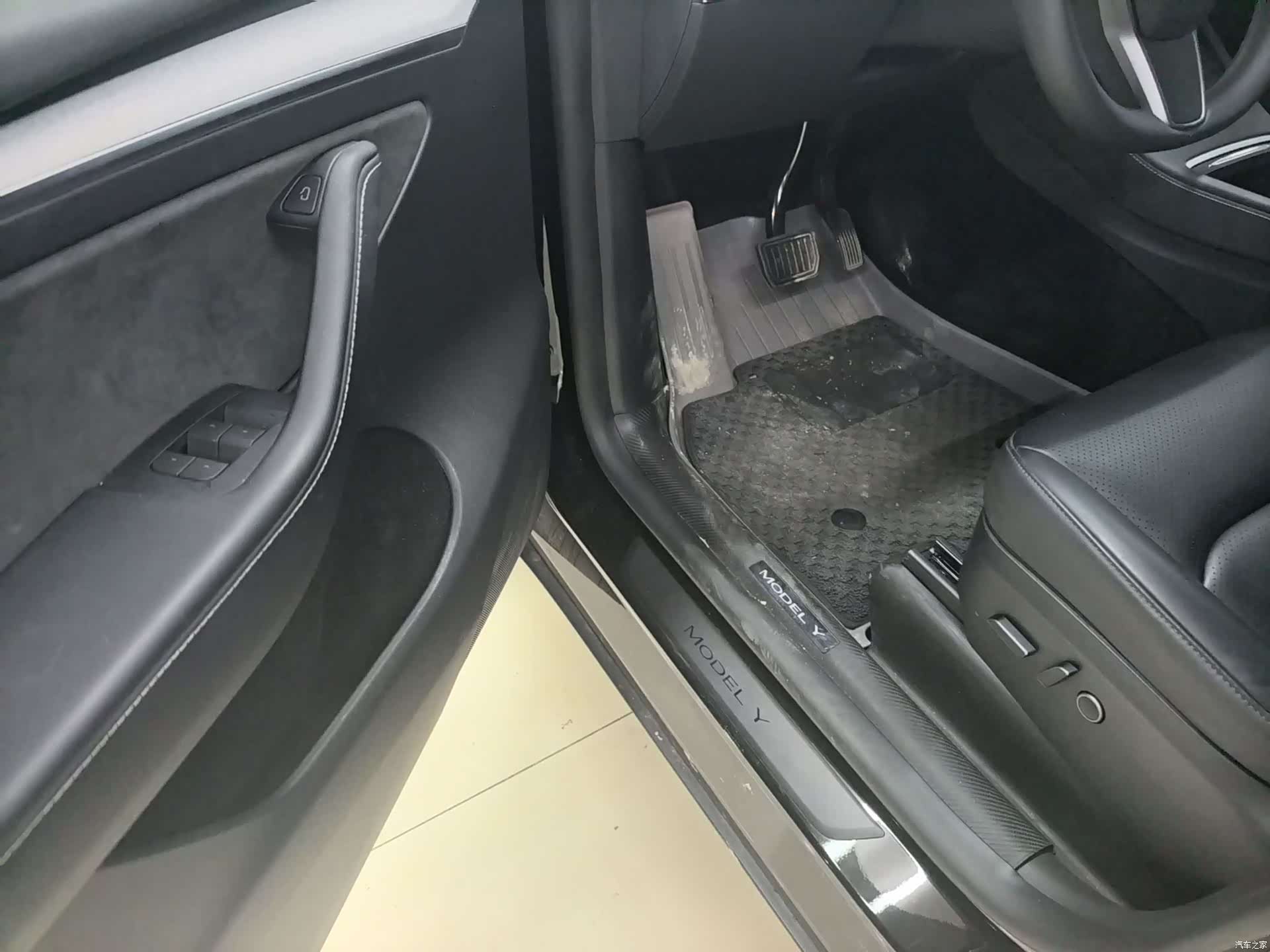 Tesla Model Y, 2023 4