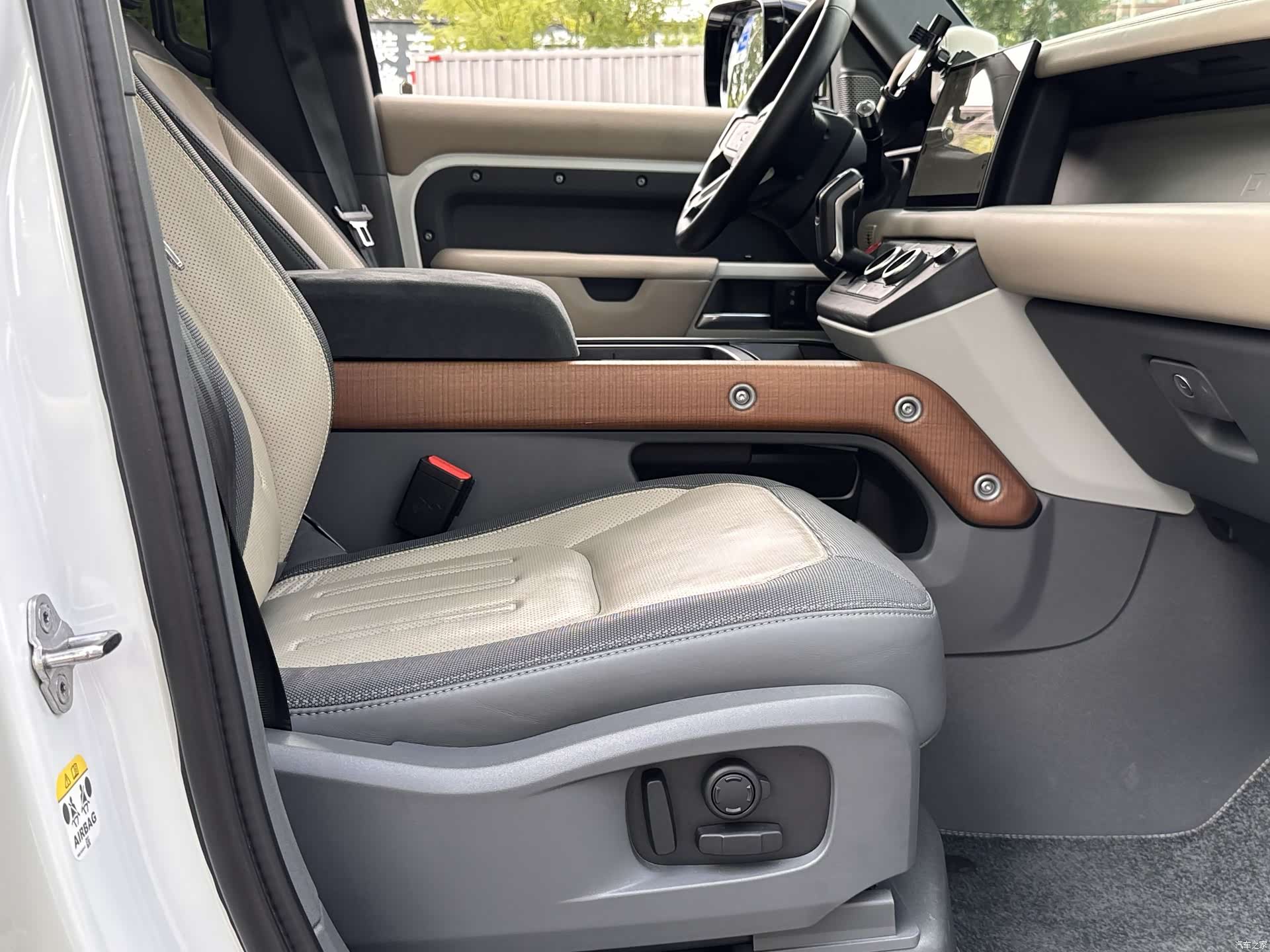Land Rover Defender, 2021 15