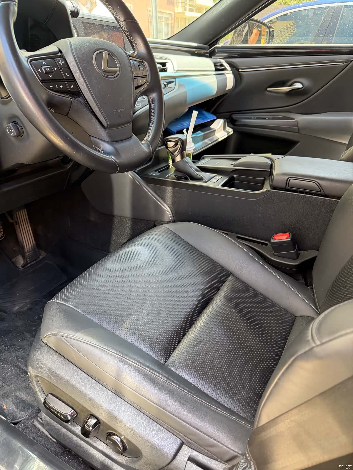 Lexus ES, 2021 все фото