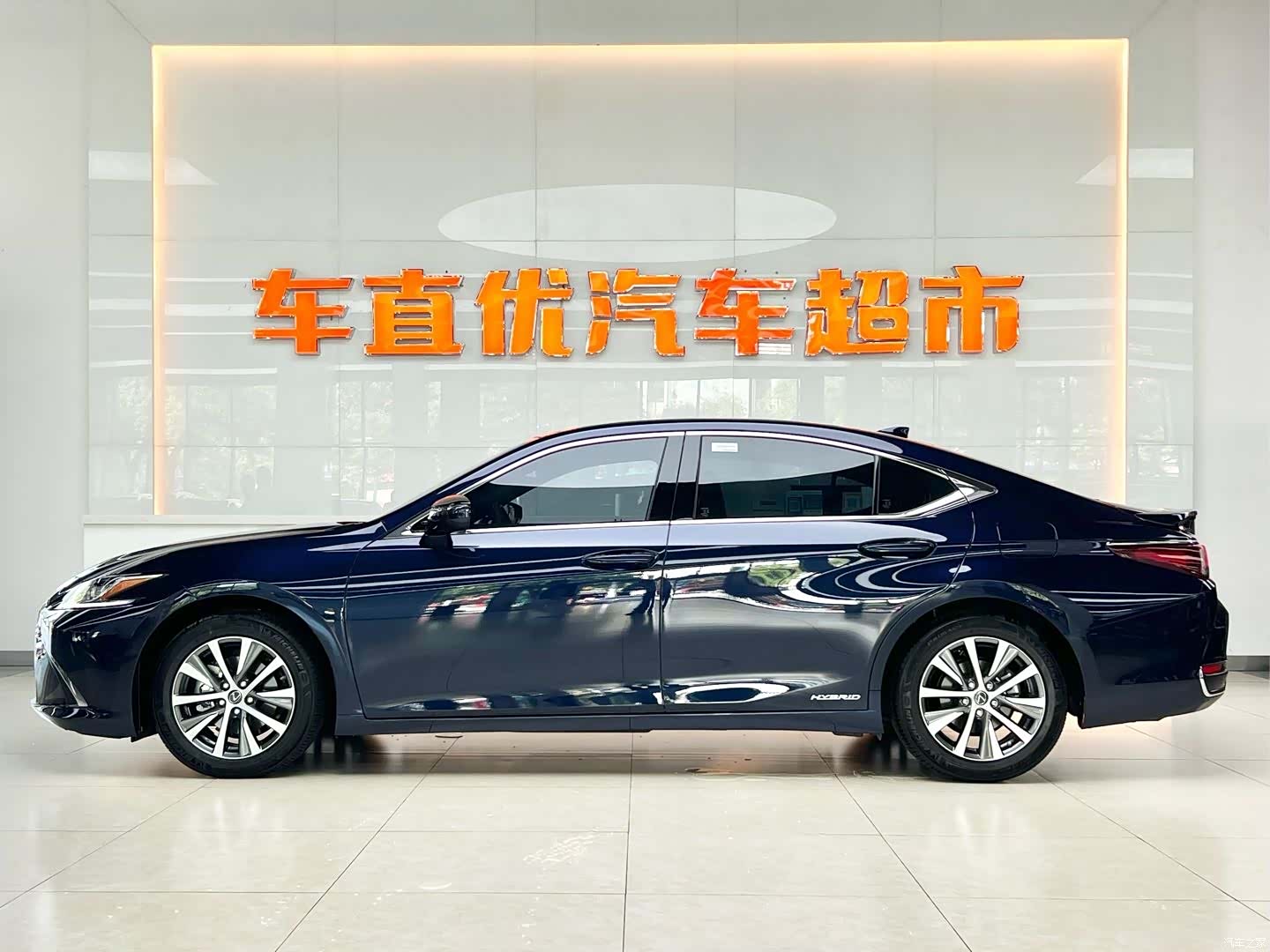 Lexus ES, 2021 4