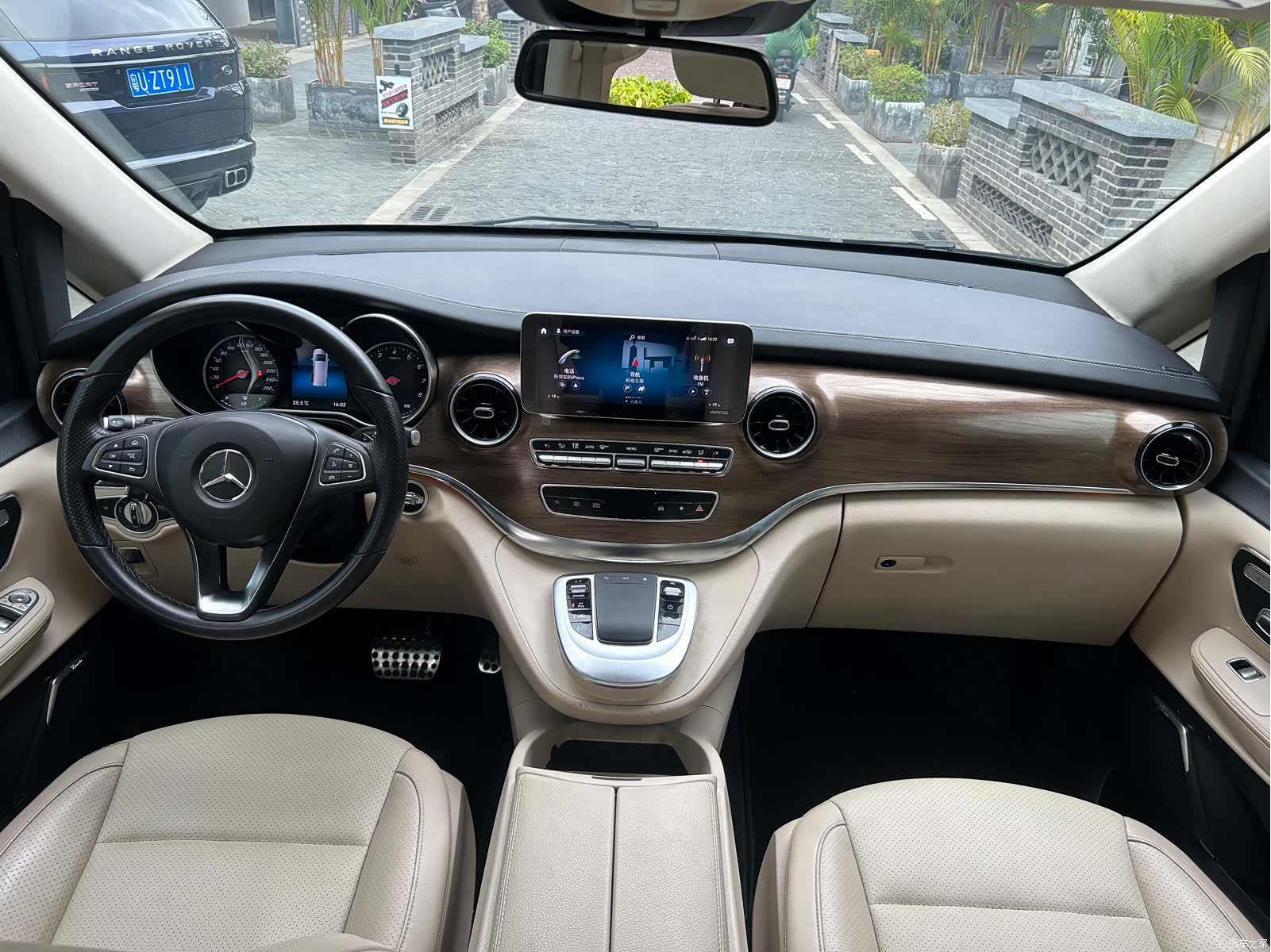 Mercedes-Benz V-Class, 2022 8
