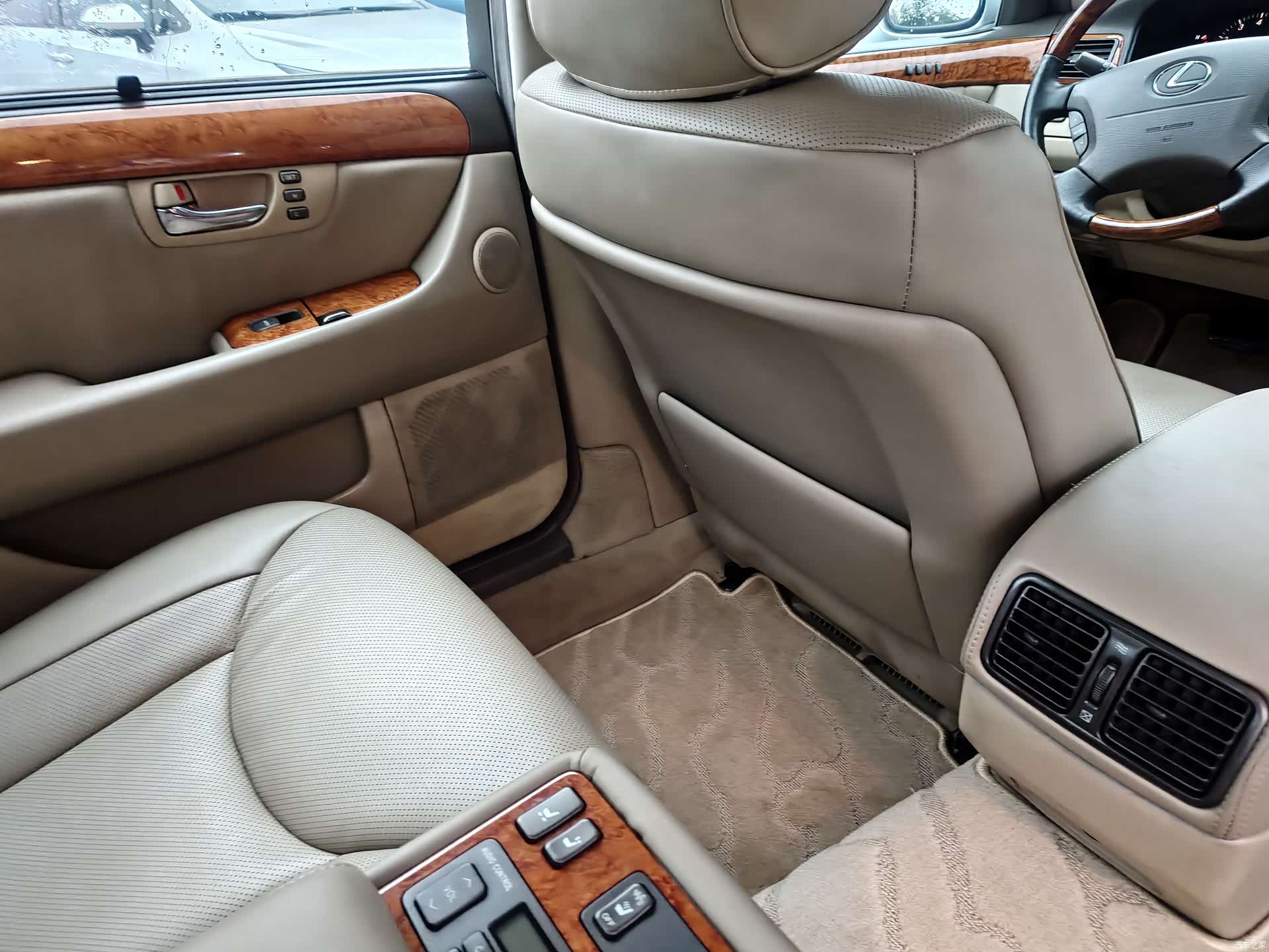 Lexus LS, 2005 28
