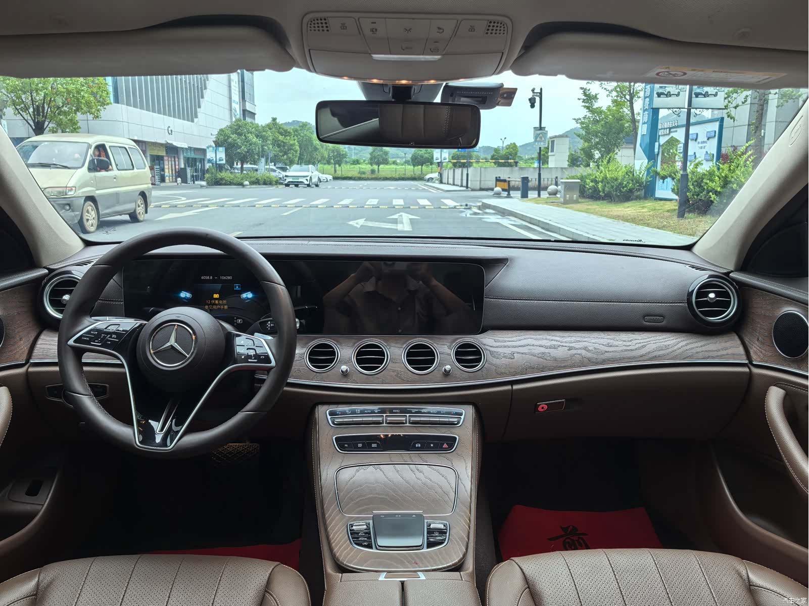 Mercedes-Benz E-Class, 2020 14
