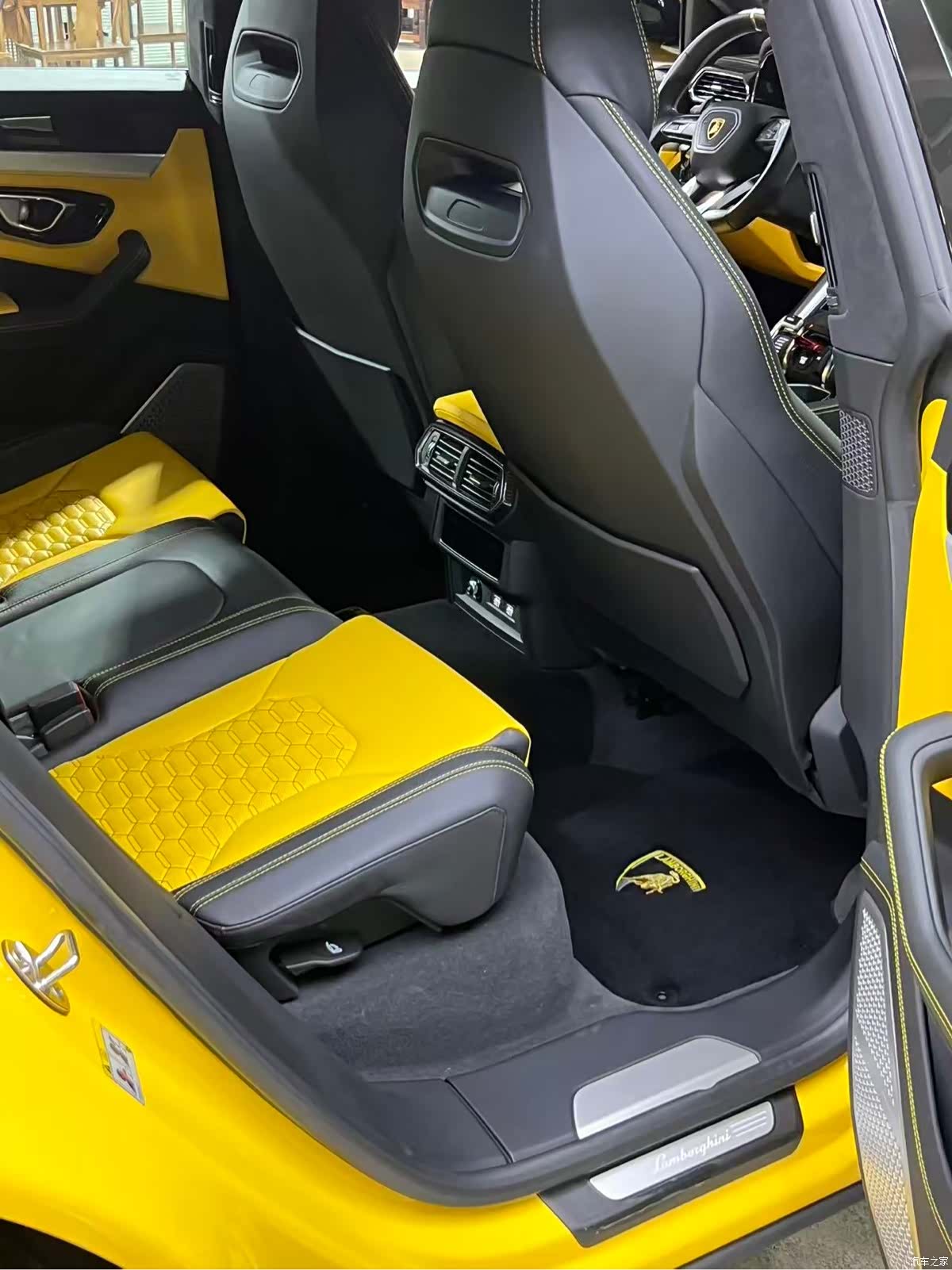 Lamborghini Urus, 2022 3