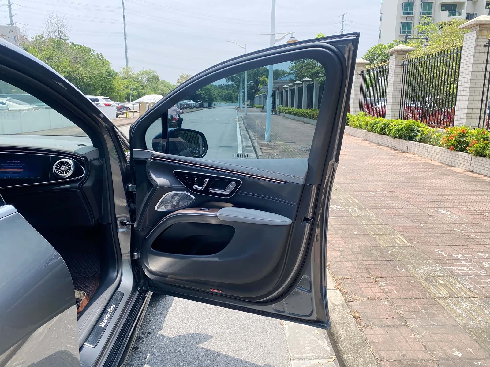 Mercedes-Benz EQS, 2023 9