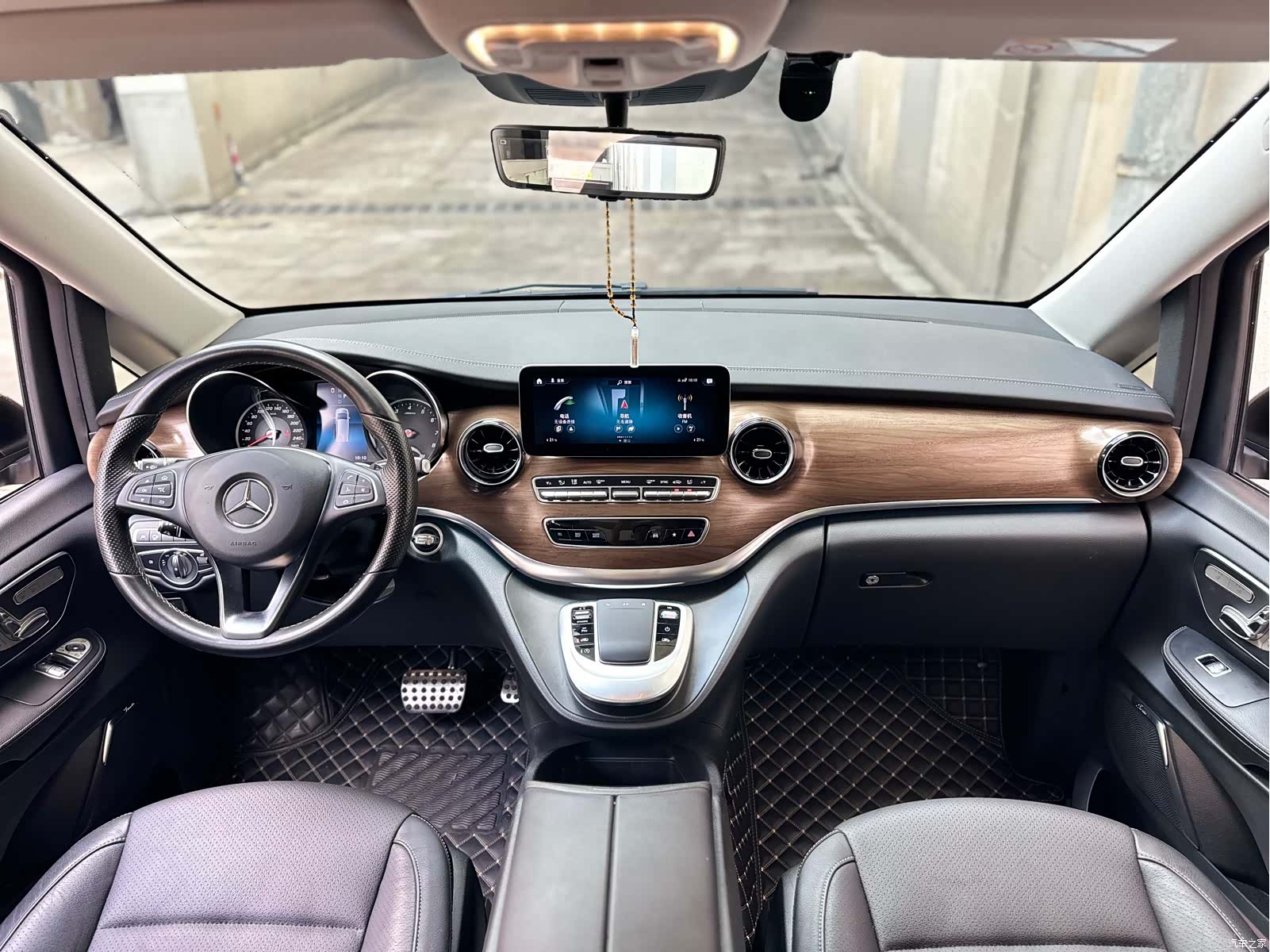 Mercedes-Benz V-Class, 2022 11