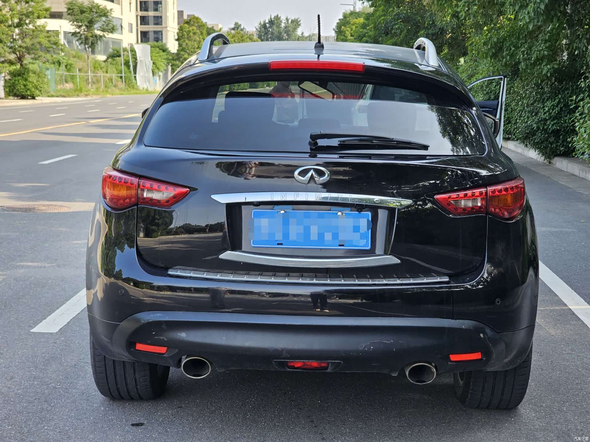 Infiniti FX35, 2012 6