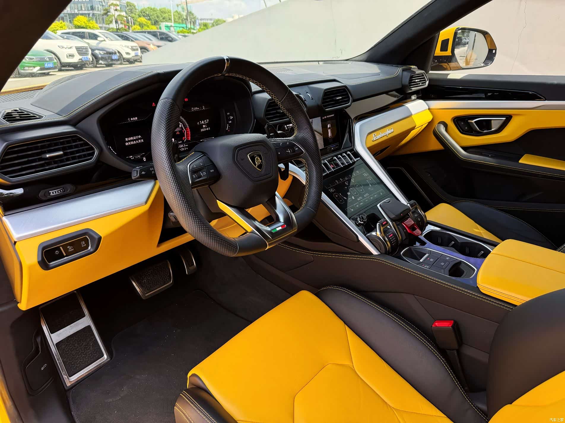 Lamborghini Urus, 2023 3