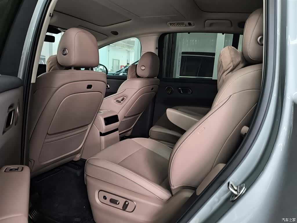 Li Auto i8, 2025 3