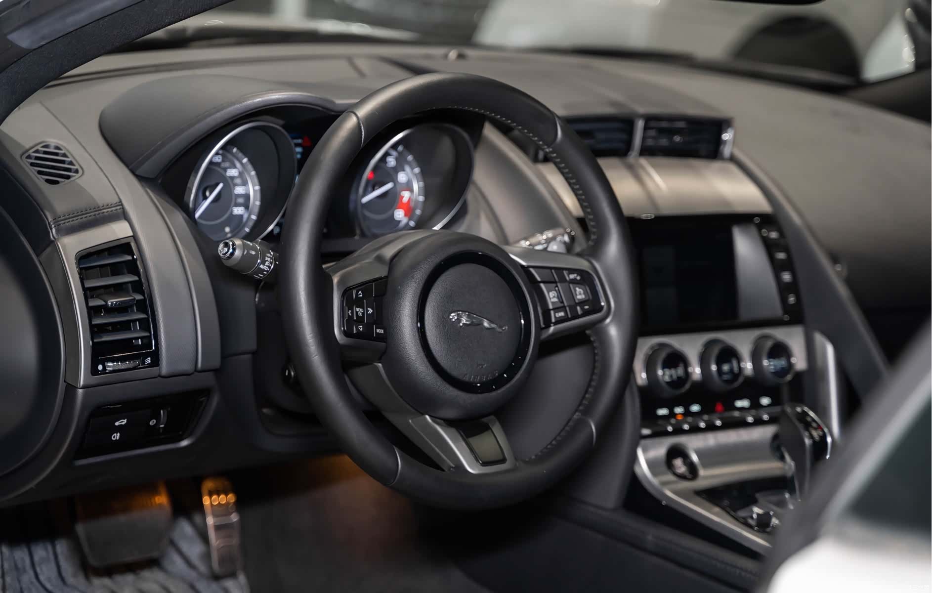 Jaguar F-TYPE, 2015 11