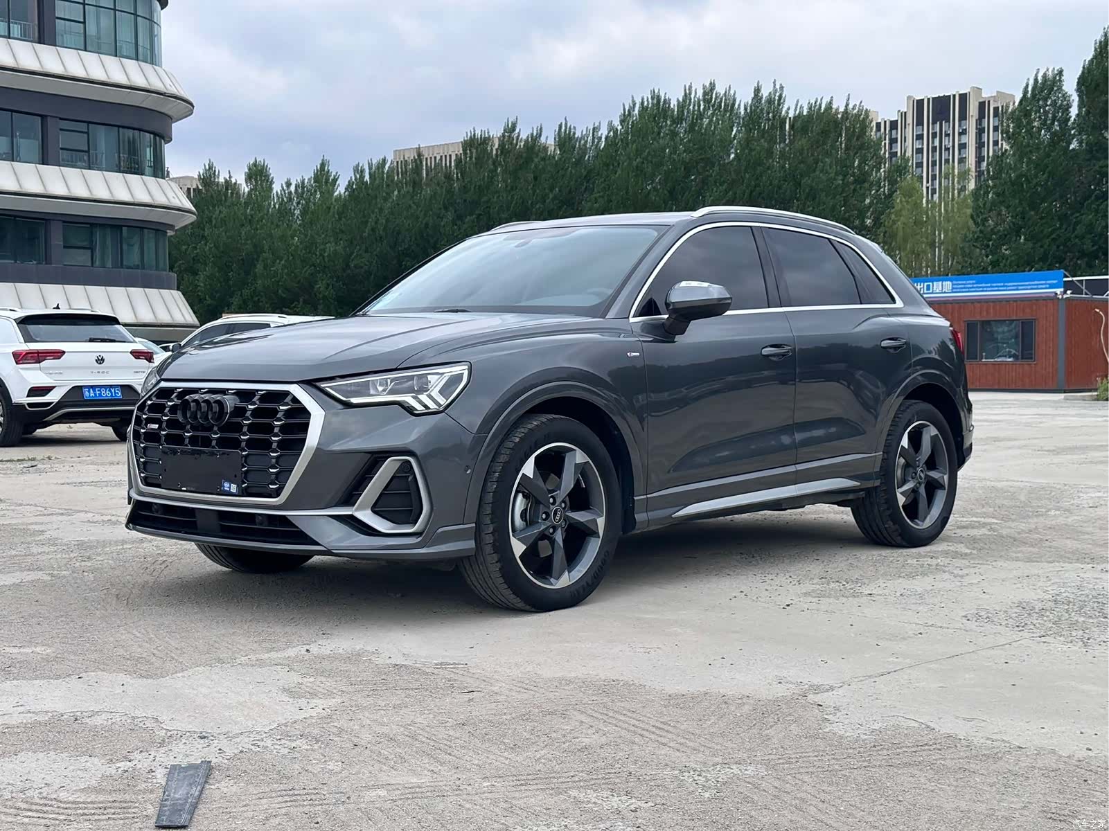 Audi Q3, 2023 1
