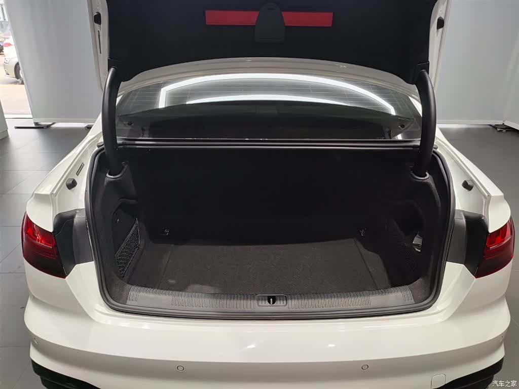 Audi A4L, 2023 9