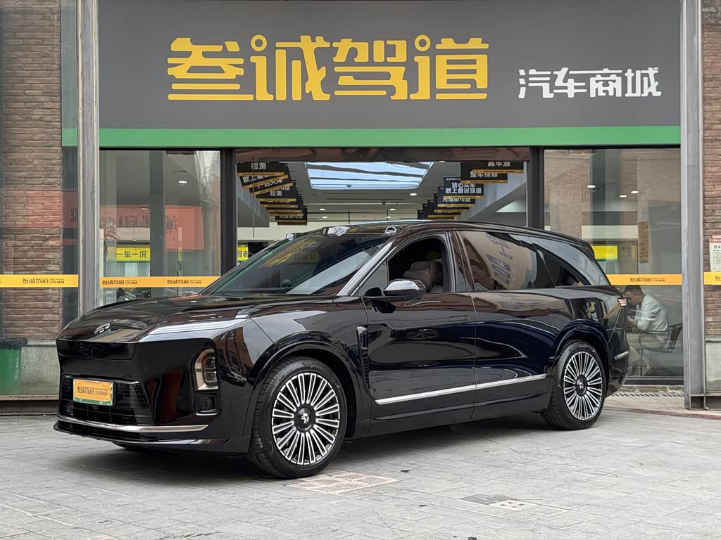 NIO ES8